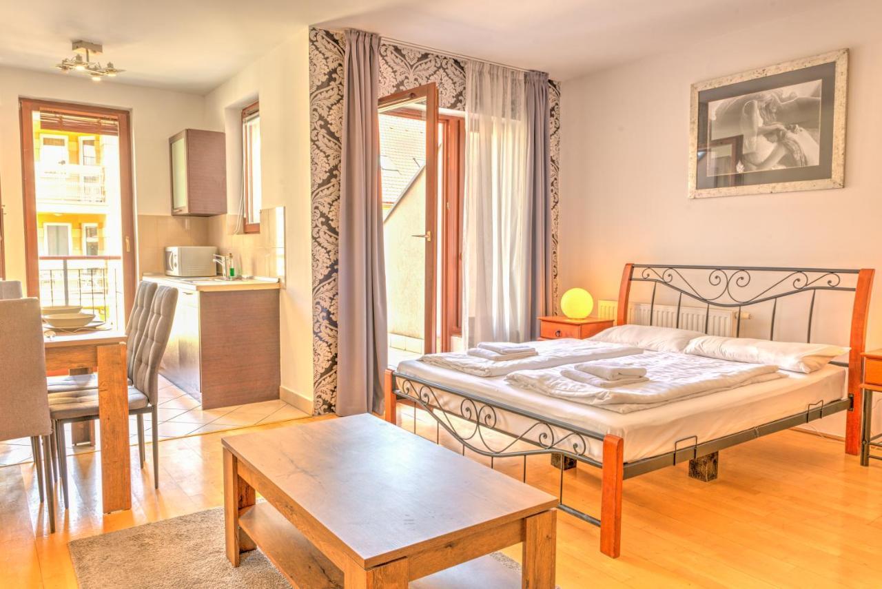 Apartament Center *