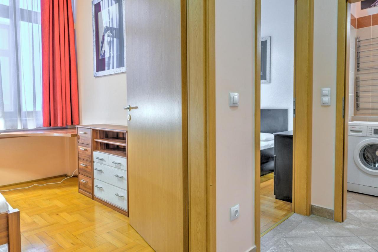 Apartament Center *